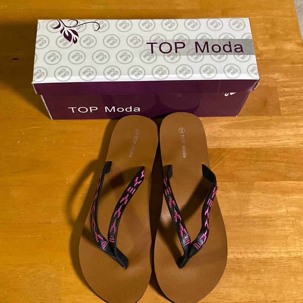 Top Moda Black/Fushia Aztec Flip Flops Size 9 New with original box